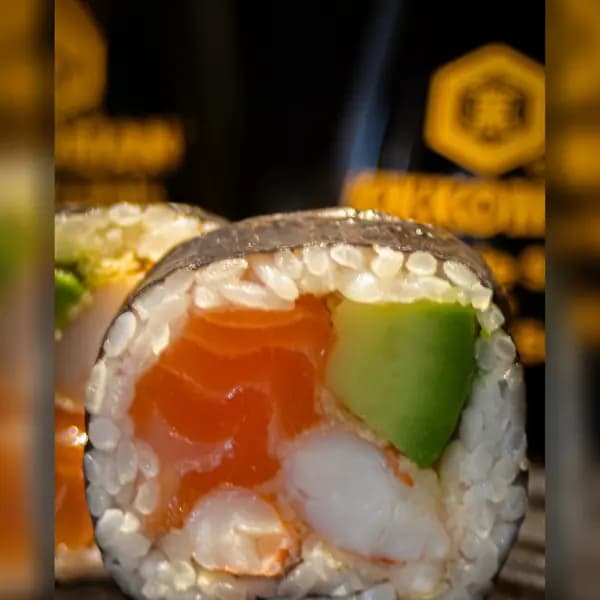 Futomaki saumon epice crevette