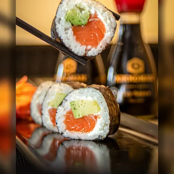Chirashi saumon avocat